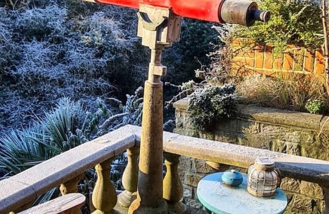 Quirky and quaint beckside cottage situated in smugglers village (pet friendly).