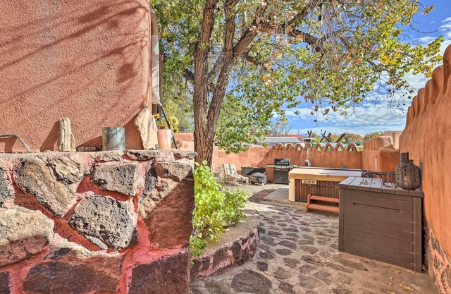 Quirky Santa Cruz Studio w/ Shared Courtyard!