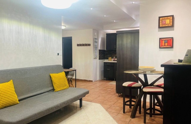 Quite and private near restaurants,malls and atractions