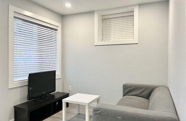 NEW Private Basement Suite, 1 BEDROOM & 3 BATH by Quiet Golf Course