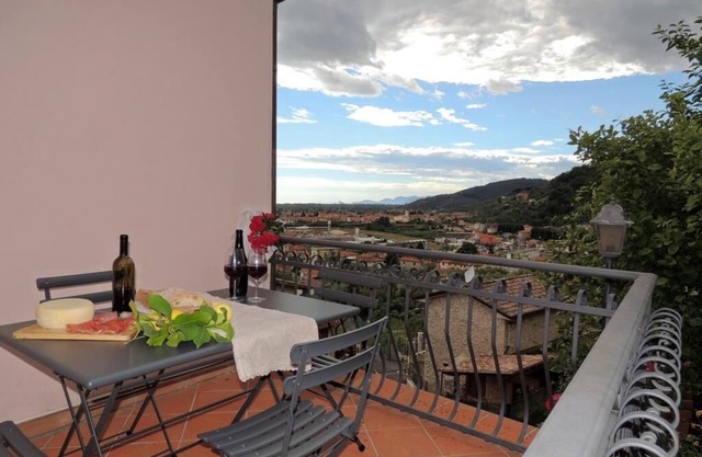 Ruhig gelegenes Hausteil Garten mit Grill, Terrasse mit Meerblick, Parkplatz