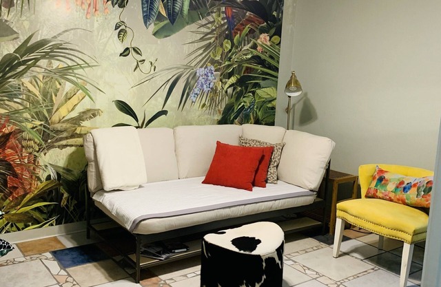 Quite neighborhood, Free Parking, Super Wi-Fi, Private Guest House