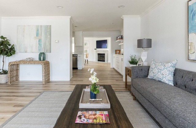 Quite Neighborhood 10 Minutes from Laguna Beach, 25 Minutes to Disneyland