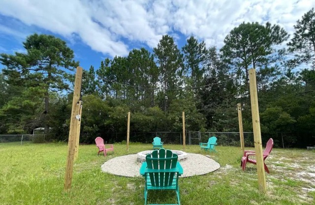 Quite Oasis,3bd 2bth w/ Outdoor seating & Fire Pit