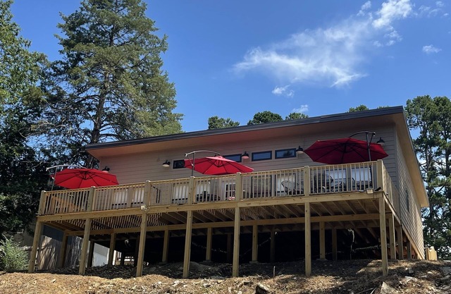 "QUITTIN TIME" Brand New Beautiful Cozy Lake House in Daisy on Lake Greeson!!!