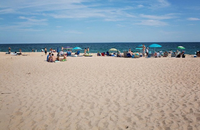 Quonnie /Charlestown 3 Bedroom Beach House with Private Beach Access