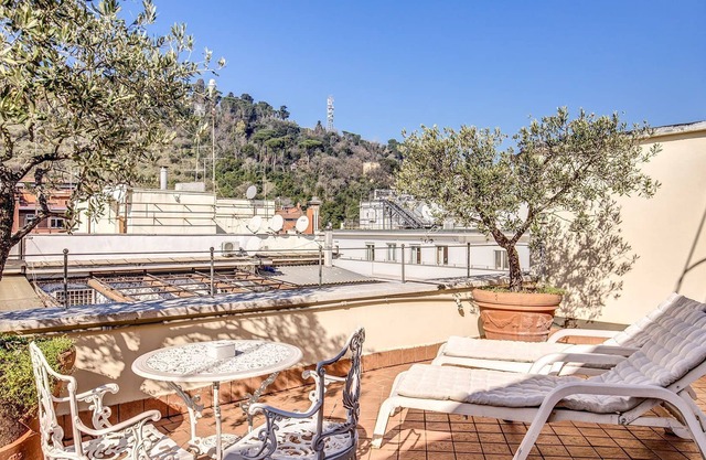 R 1145 Amatos Apartment With Break Fast, Mini-Bar & City View