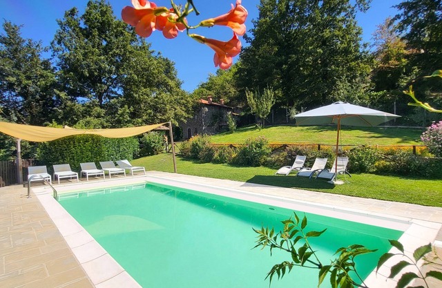 Romantisches Steinhaus mit privatem Pool am Fluss.