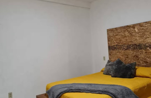 R1 Acogedor Cuarto en Arboledas entrada independie