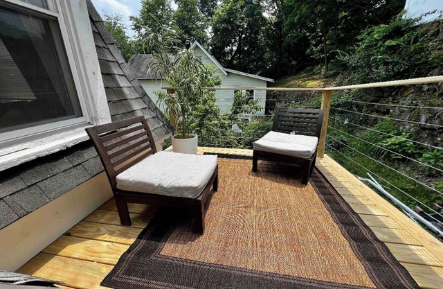 R2: 2 Bedroom Private Apartment in Norwalk/Pet-friendly