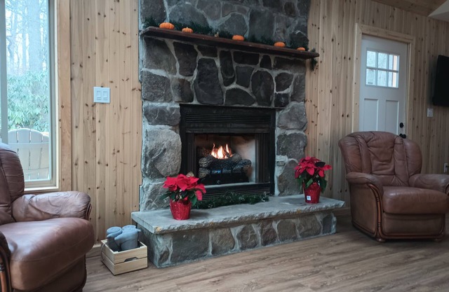 Raccoon House & Spa. Scandinavian style retreat w/ sauna and hot tub.