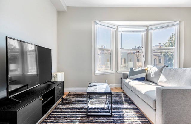 Rad Marina District 2BR w/ W/D, walk to Parks & Presidio, by Blueground