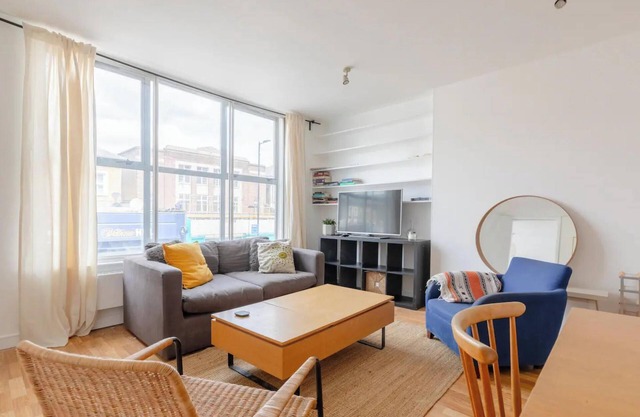 Radiant 3BD Flat with Terrace, Holloway