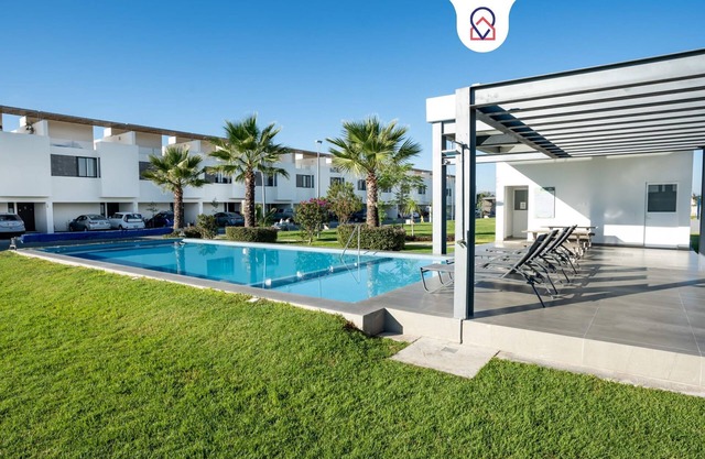 Radiant Family House l Rooftop & Pool | Near mall