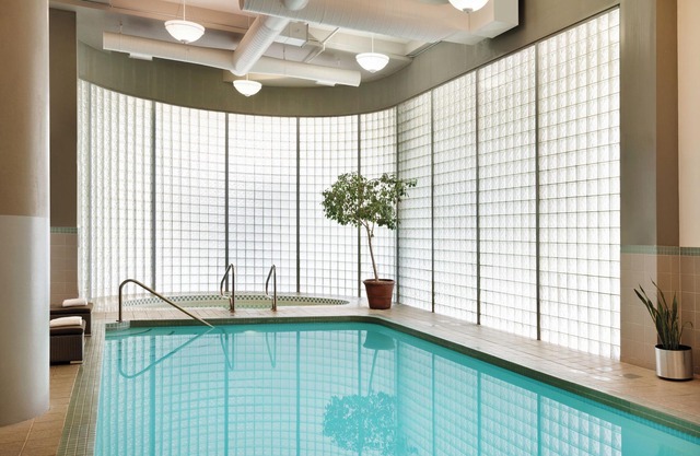 Radisson Hotel Vancouver Airport - Apartment Suites 1King Bedroom - Full Kitchen