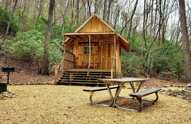 Raelean - A unique off-grid tiny cabin in rural Anniston, AL