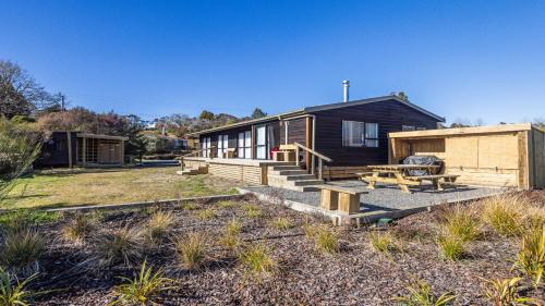 Railside Chalet - Raurimu Holiday Home