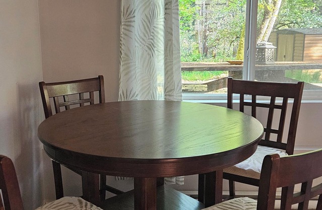 Railway Road Bed& Breakfast Shawnigan Lake, BC, minutes walk to lake.