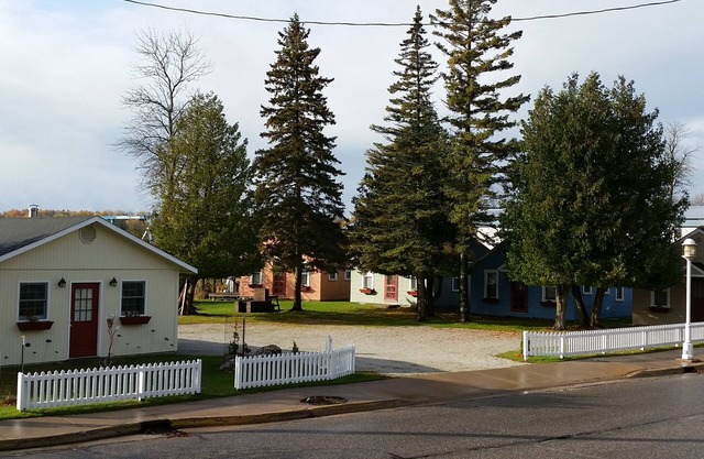 Rainbow Cabins - Beige Cabin #1