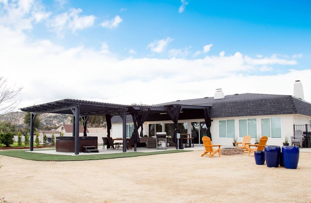 Rainbow Canyon Retreat: Hot Tub, Fire Pit, Games Room - Sleeps 16+