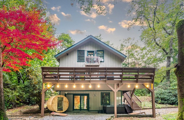 Rainbow Falls Cabin - Sauna - Hot Tub - Foosball