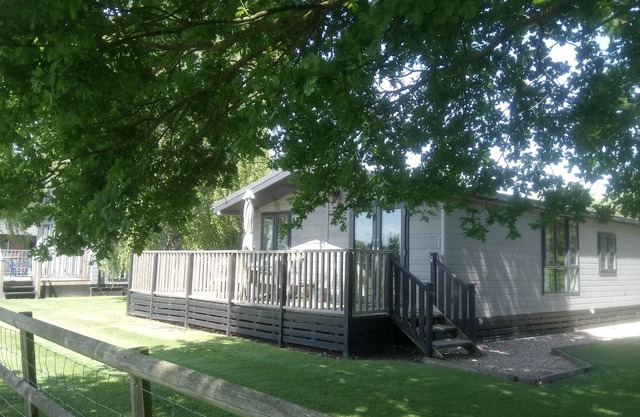 Rainbow Petty Lodge - Modern Pine lodge - Stay in the gorgeous Kent countryside