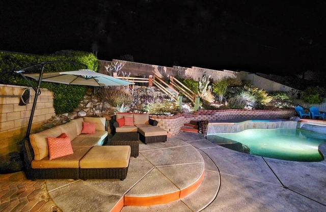 Rainbow Springs - 5 Bedroom Oasis w/ Pool+Spa