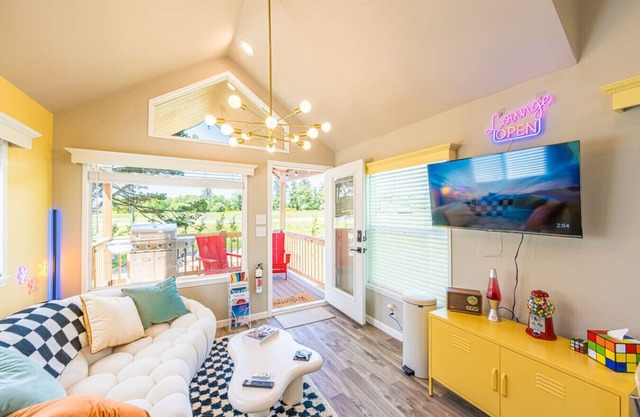 Rainforest Tiny Home Retreat #28