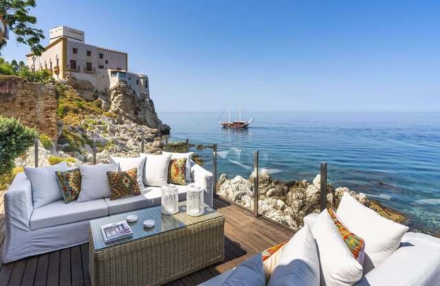 Rais house with private access to the sea