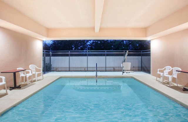 Ramada by Wyndham Fresno Northwest