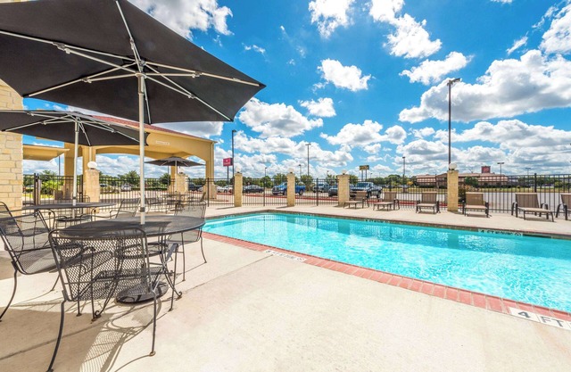 Ramada by Wyndham College Station