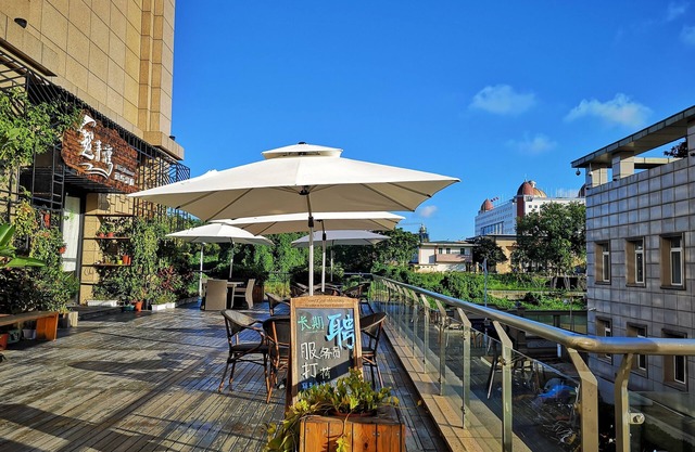Ramada Plaza Dongxing City Center