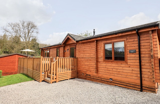 RAMBLERS' REST LODGE, pet friendly, with a garden in Windermere