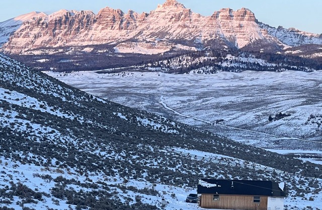 RamsHorn Peak Cabin + 15 Acres, Great view, Animal friendly.