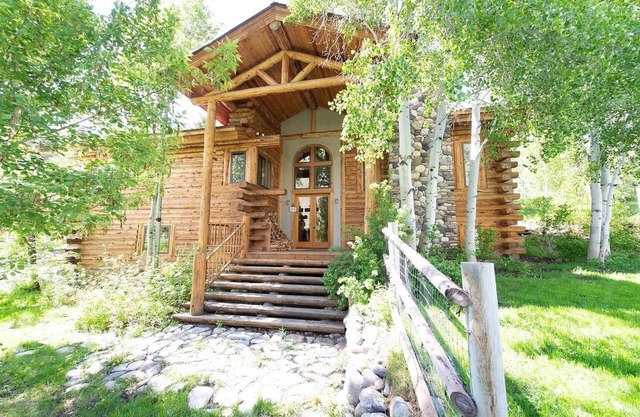 Ranch living- Log cabin fully gated property with gorgeous views and ambiance!