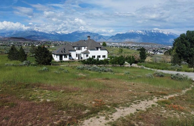 Ranch Mansion 6 Acres & 360 Mnt Views & Hiking!