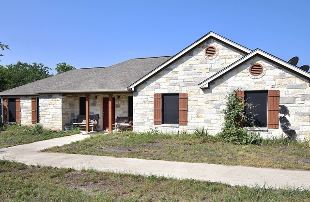 Ranch Stlye open floor plan, w/ hottub
