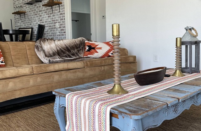 Ranch Style GuestHouse w Pool Access Close to NAT’L PARKS