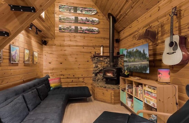 Rancho Relaxo with mountain view, covered outdoor area, fire pit, MUST SEE!
