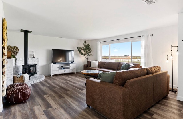 Rancho Vino-Entire house with 2 Master bedrooms and 2 additional bedrooms