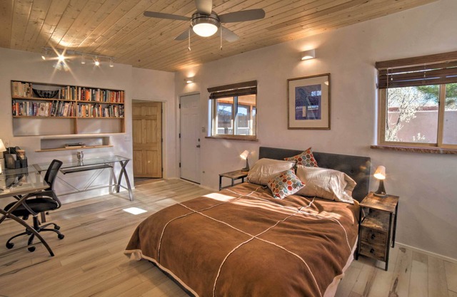 NEW! Ranchos de Taos Casita by Downtown & Trails!