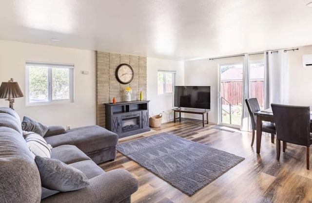 Ranchview Retreat Charming 4BR home in Ramona