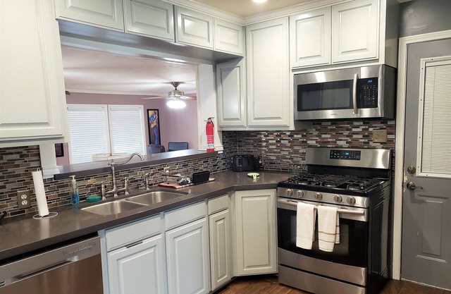 Rare- Cheerful, Family 3BR home with pool, Close to Golf Course & Casinos!