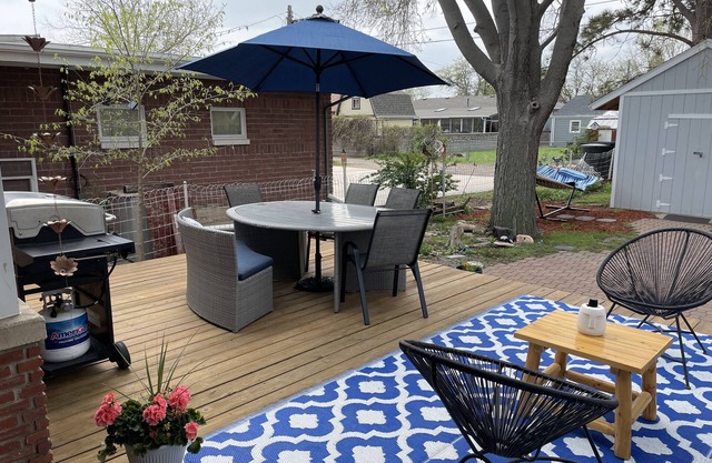 RARE FIND! 4BR, 2BA Home W/Deck/Grill/Fireplaces. Pet Friendly w/ fenced in BY