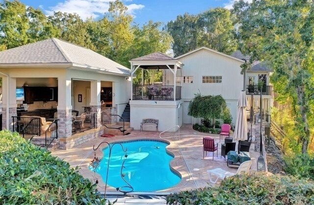 Rare Find: Lakefront, Private Dock, Pool, Outdoor Kitchen, Game Room
