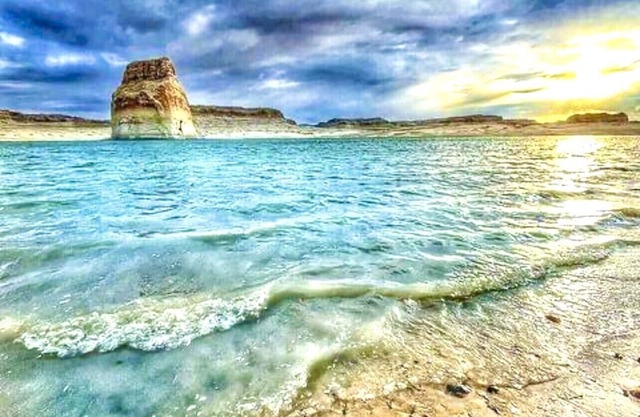 SELTENE FINDUNG: Überblicken Sie den Lake Powell von Ihrem Deck aus