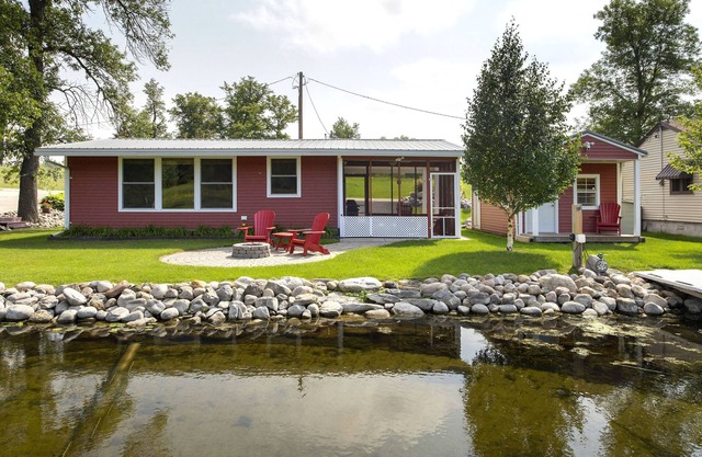 RARE FIND - WATER’S EDGE RETREAT on Lake Victoria (Alexandria's Chain of Lakes)