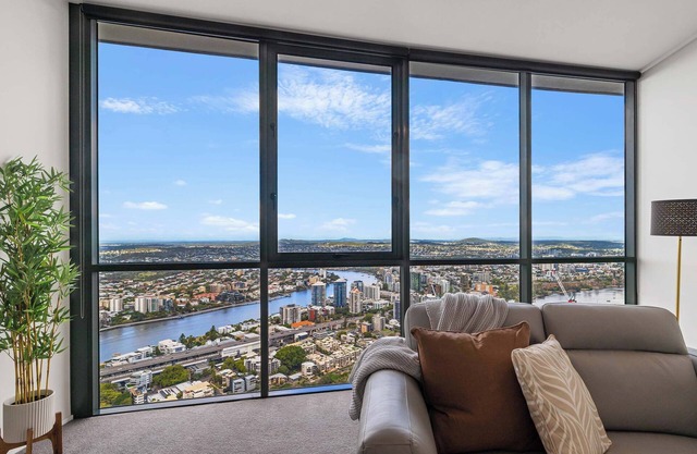 Rare Ocean Views|Huge 4 Bedroom Sub Penthouse