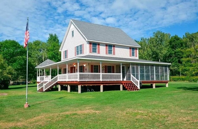 RARE OPPURTUNITY. COTTAGE on Round Island!