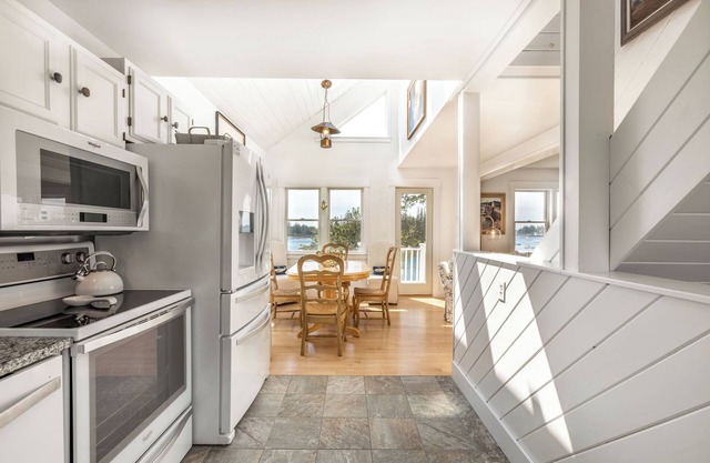 Raspberry Cottage: Por encima de Port Clyde Village, Ocean Front Cottage, con vistas al puerto